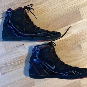 Men’s weightlifting sneakers.